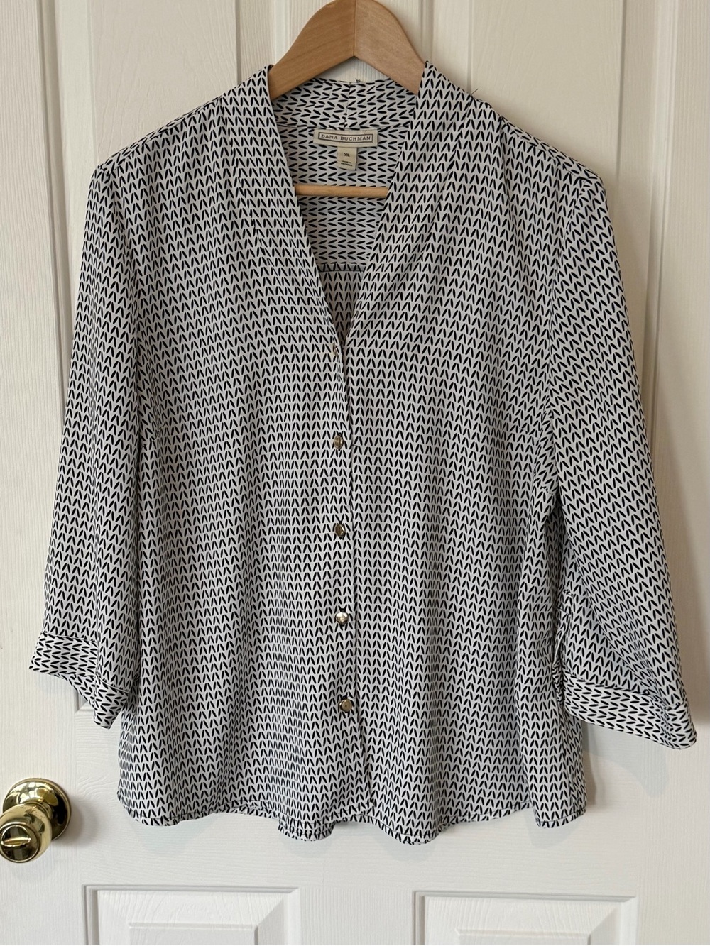 Dana Buchman Black & White Geometric Button-Front Blouse